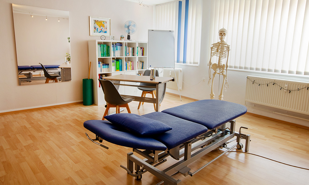 activphysio - unsere Physiotherapie Praxis in Lübeck am Holstentor bietet physiotherapeutische Behandlungen in umkomplizierte Atmosphäre mit behindertengerechter Praxis Ausstattung.